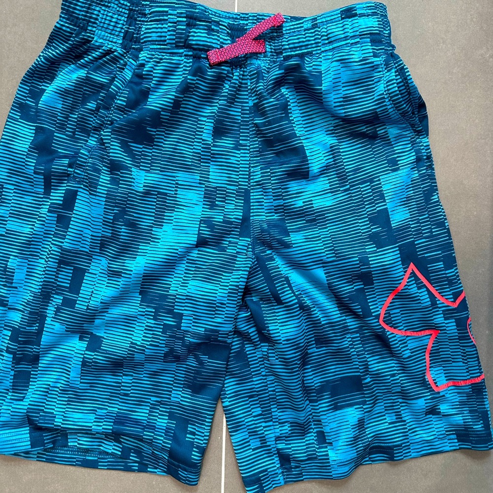 Awesome under armour kids shorts